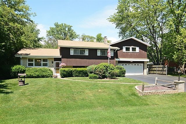 1st image of 44 Glenbrook Dr