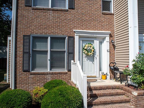 2nd image of 6702 Jefferson Pl. #E-1