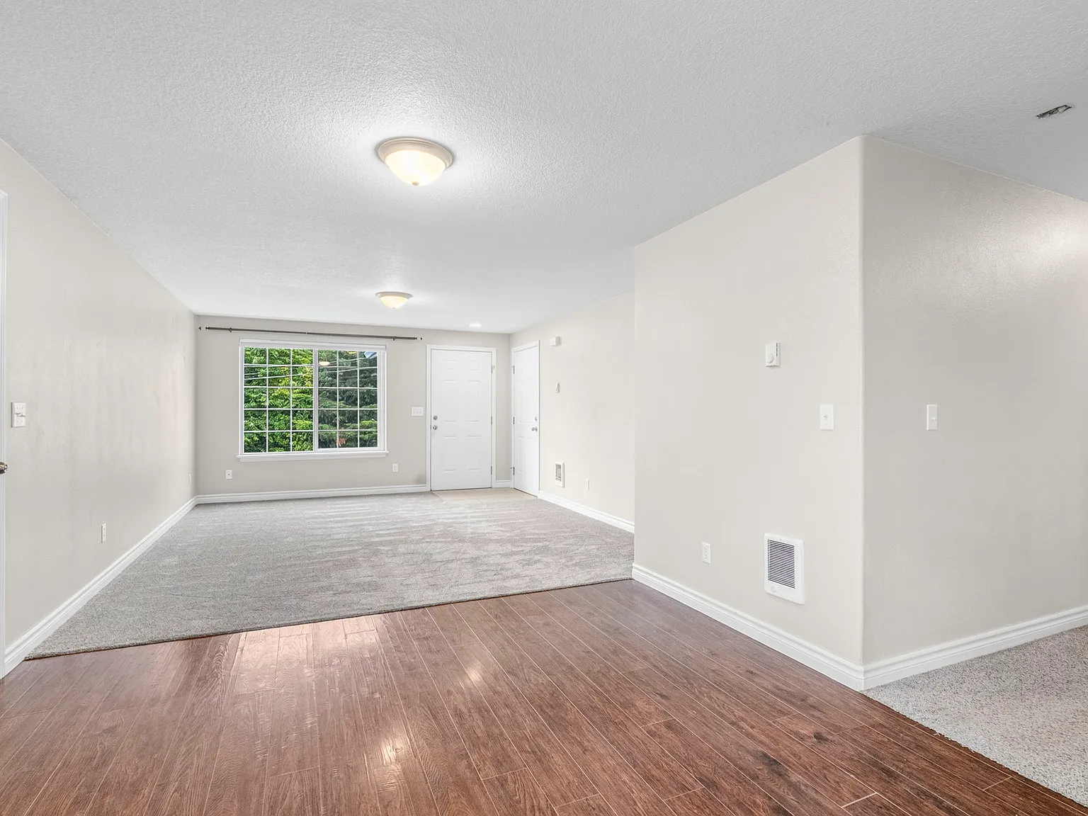 3 bed, 996 sqft, $2,000 — Photo 3