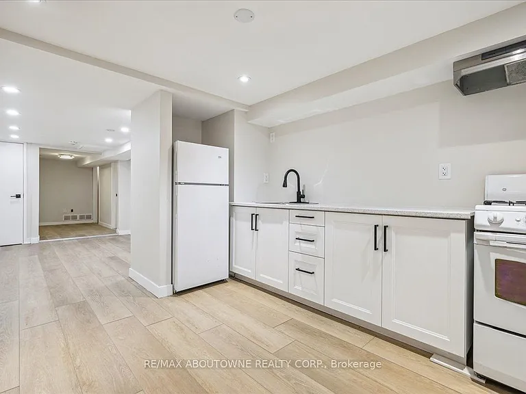 112 Claremont St #BASEMENT — Photo 6