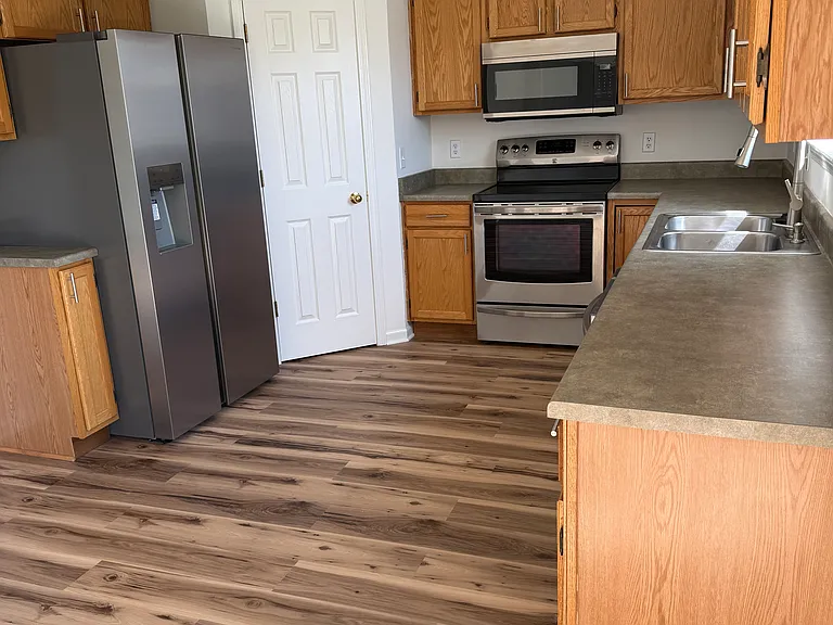 11512 Maywin Dr — Photo 10