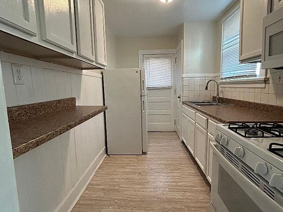 2nd image of 594 De Votie Ave #1