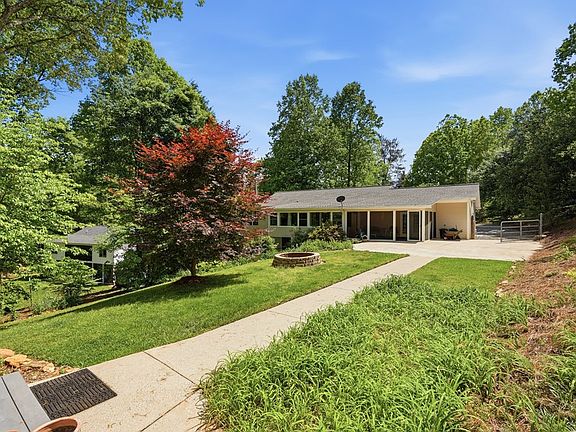 3rd image of 7616 Highland Oaks Dr