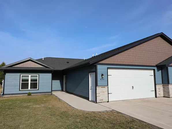 800 Elm Dr, Fairfax, MN 55332