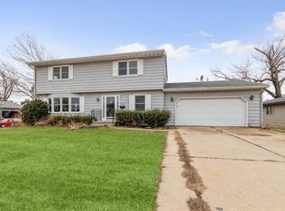 1012 Juniper Dr SW, Cedar Rapids, IA 52404