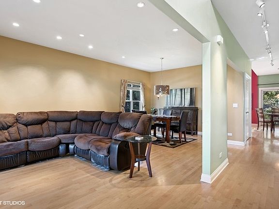 4th image of 880 Harvest Ct