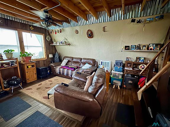 3rd image of 31 Bluff Rd