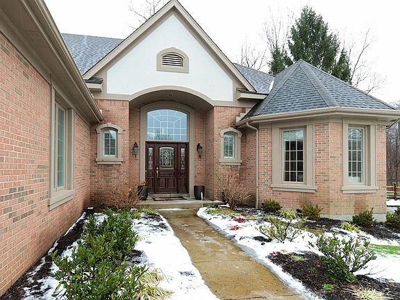 3rd image of 160 Pheasantlake Dr