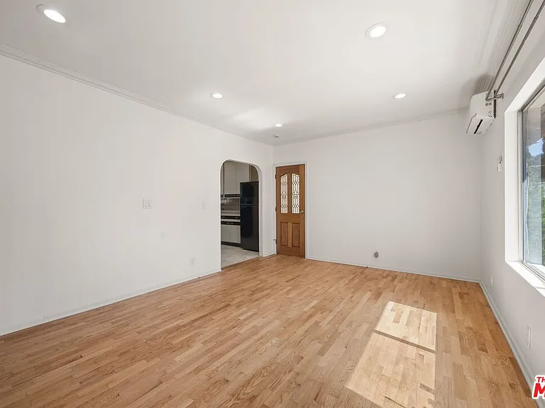 1538 N Mariposa Ave — Photo 5