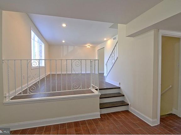 3rd image of 131 W Georgianna Dr