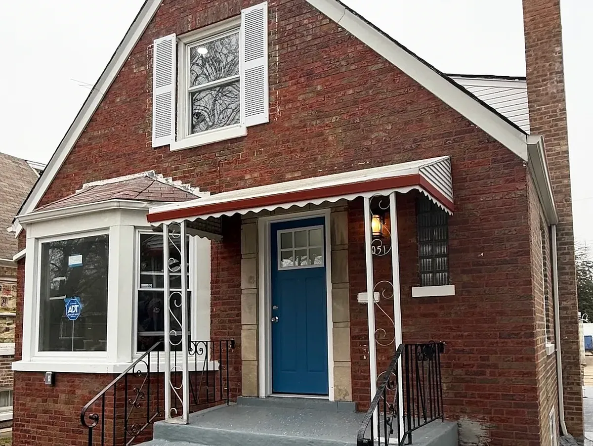 Photo 1 of 12 - 8051 S Yale Ave - Chicago, IL Primary Photo - 8051 S Yale Ave