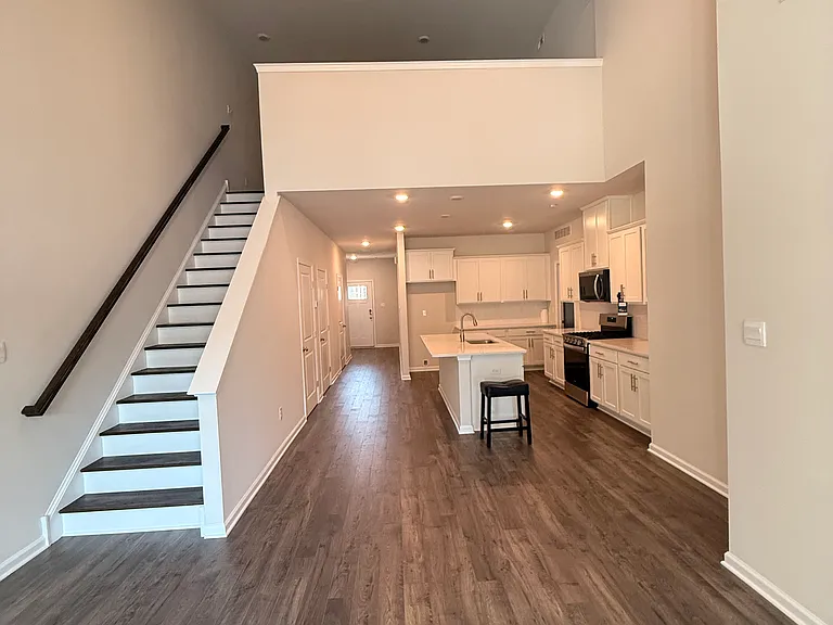 52 Victoria Gardens Sq — Photo 10