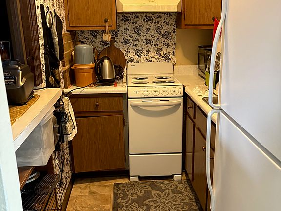 4th image of 126 32nd St NE #20