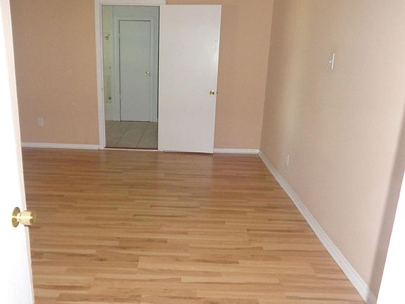 5th image of 153 Elgin Dr