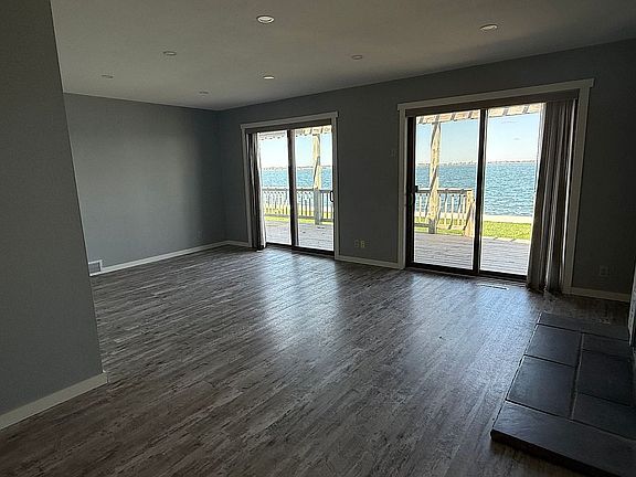 3rd image of 512 S Lake Dr