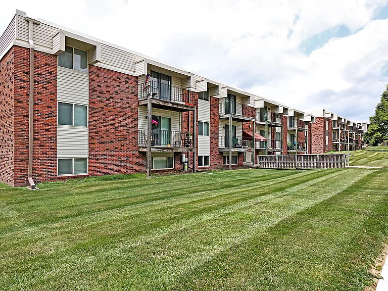 Tara Heights — Photo 30