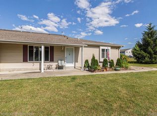9342 Parkview Cir, Grand Blanc, MI 48439