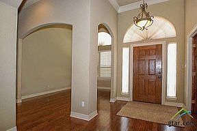 4th image of 833 Carriage Dr