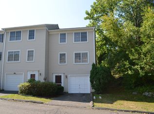 88 Summit Cmns #88, Derby, CT 06418