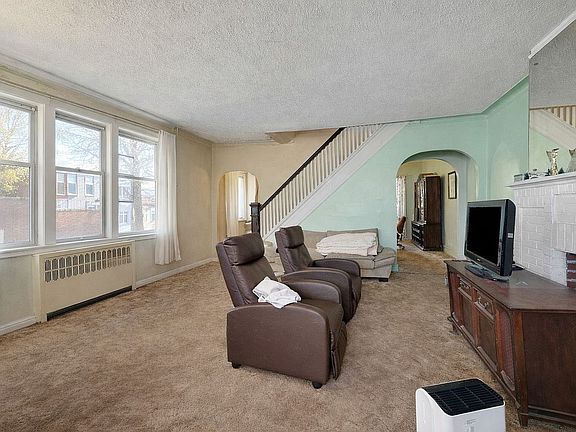 4th image of 2335 Yates Ave #1