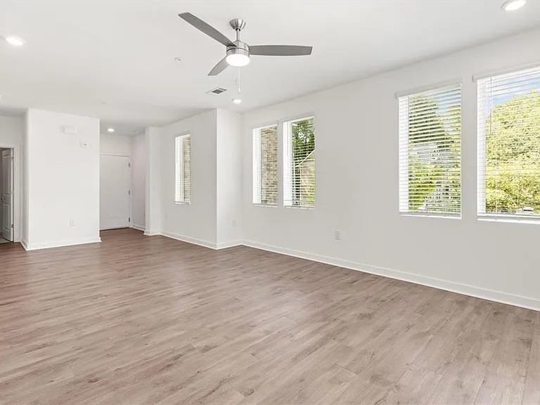 383 Grant Cir #1612 — Photo 4