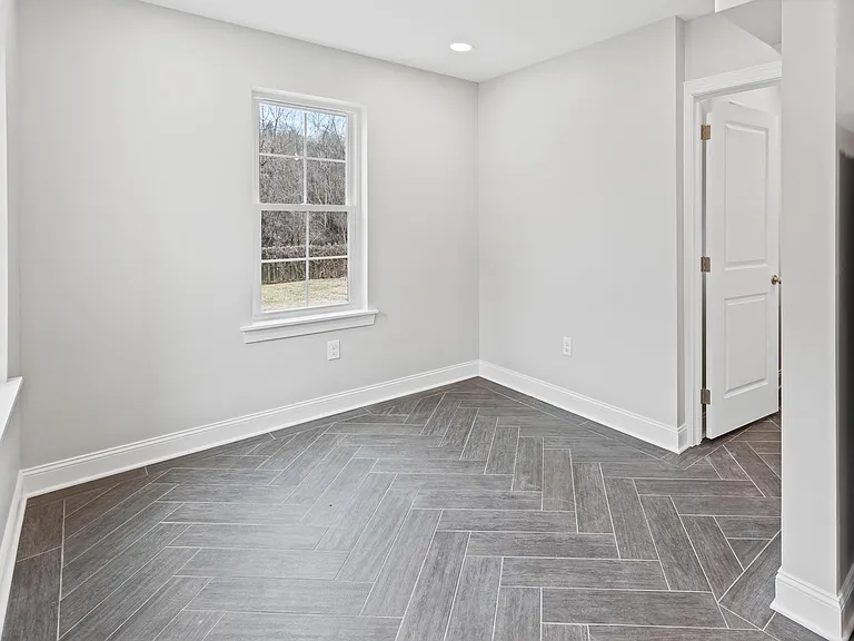 731 E Elm St — Photo 22