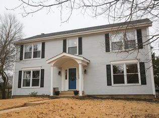 708 Colonial Oak Ln, Saint Louis, MO 63122