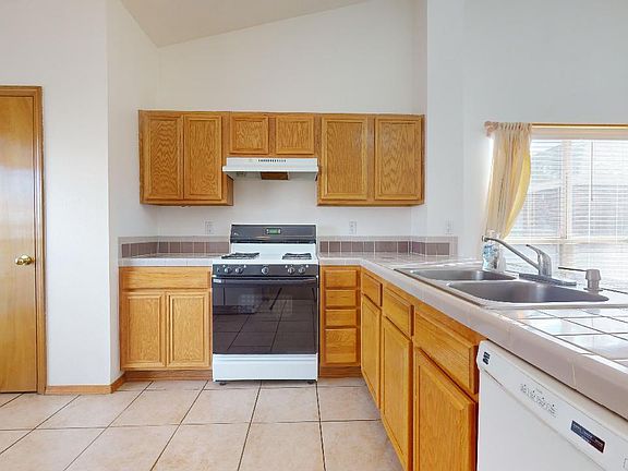 4th image of 27 Dogwood Ln
