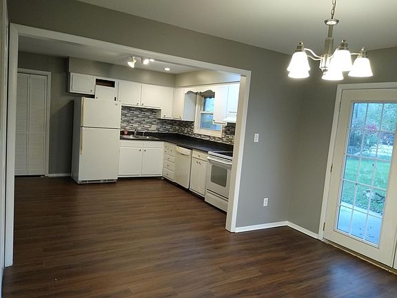 2nd image of 740 S Parkway Dr