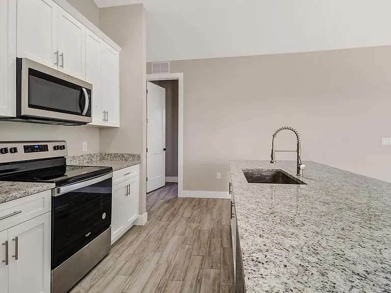 10621 Landau Ln — Photo 11