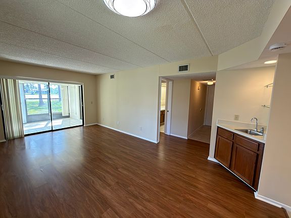 Living room with the lake view and patio