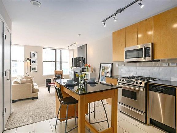 2nd image of 989 Beatty St #1602