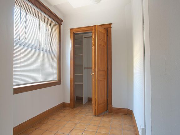 3rd image of 1008 W Hollywood Ave