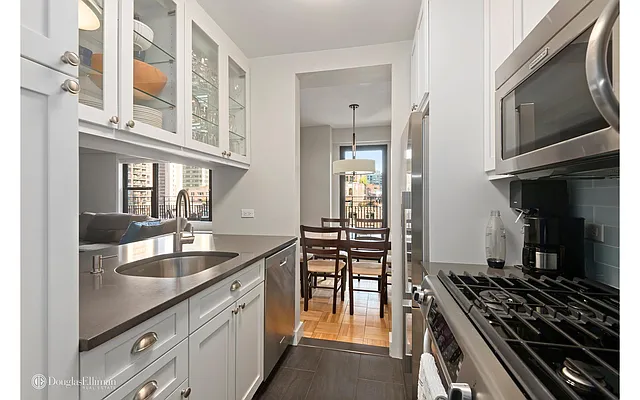 Sold by Douglas Elliman | media 21