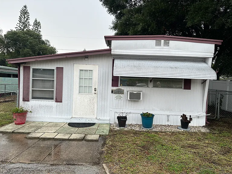 1924 Viceroy Ln — Photo 1
