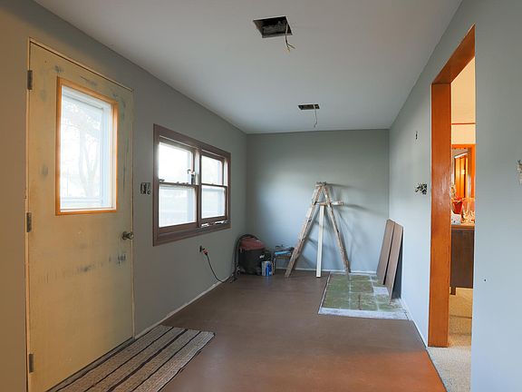 3rd image of 110 East St