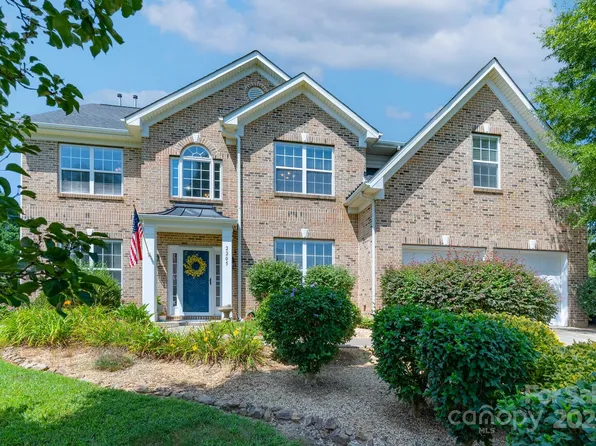 2205 Harding Pl, Indian Trail, NC 28079