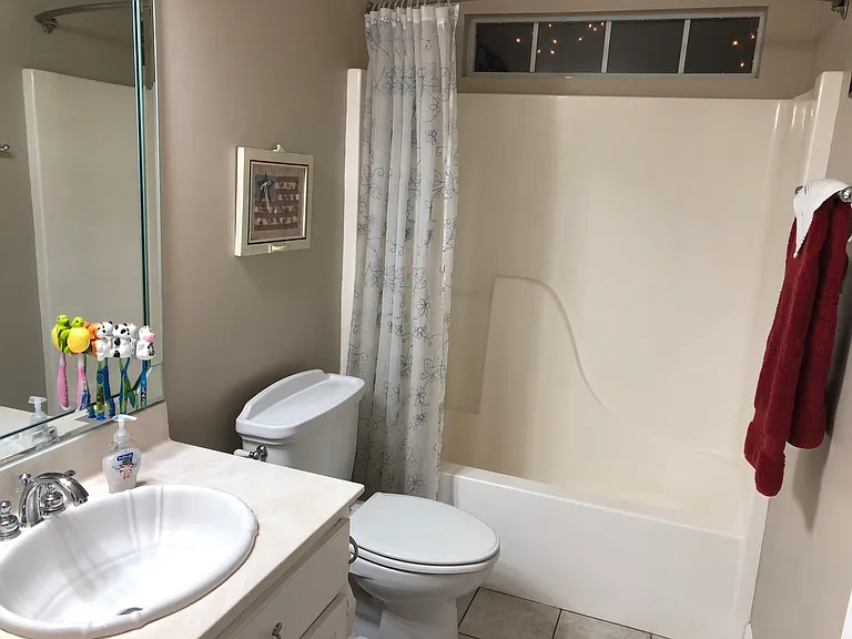 215 Live Oaks Cir — Photo 8