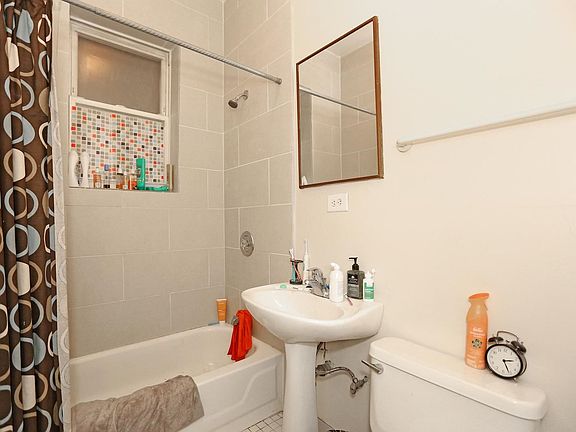 5th image of 3915 N Southport Ave #3917-GDN