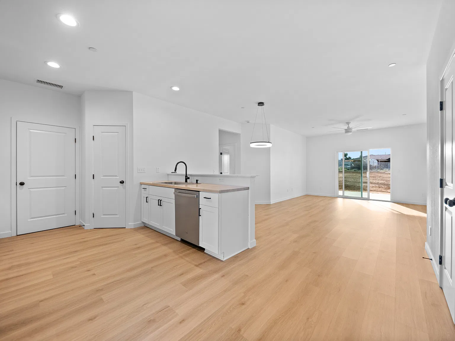 4 bed, 1450 sqft, $2,650 — Photo 2