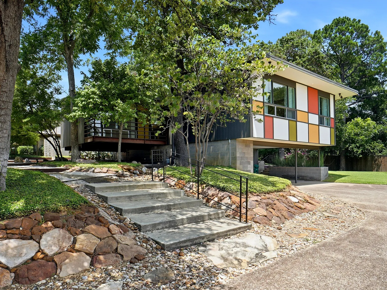 3 bed, 1967 sqft, $2,975 — Photo 4