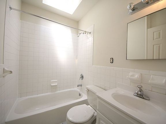 4th image of 329 W 55th St APT 3D