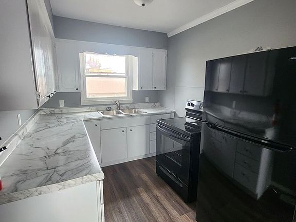 2nd image of 108 E Deyoung St