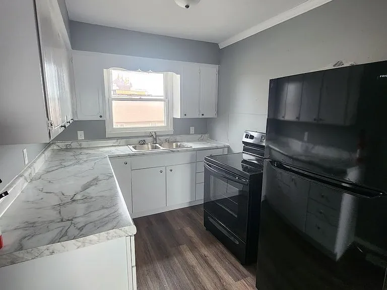 108 E Deyoung St — Photo 2
