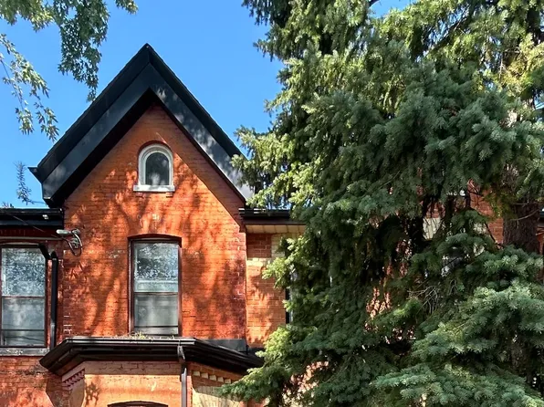 137 Denison Ave Unit A, Toronto, ON M5T 2N2