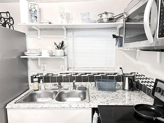 5th image of 2501 Truxillo St #A