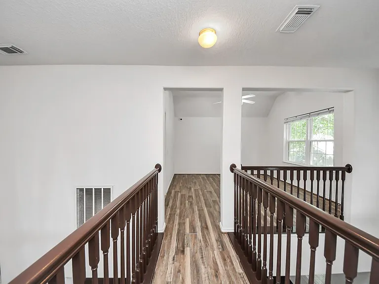 20510 Pioneer Bend Ct — Photo 29