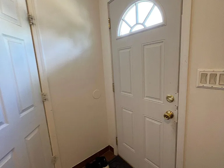 4832 Sidney St — Photo 13
