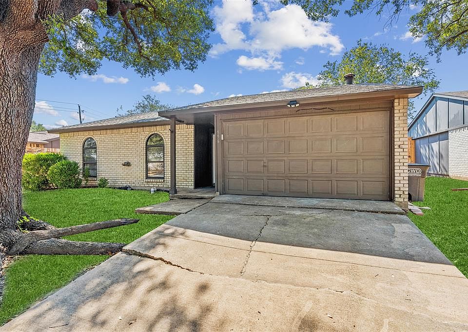 1st image of 556 Hawthorne Dr