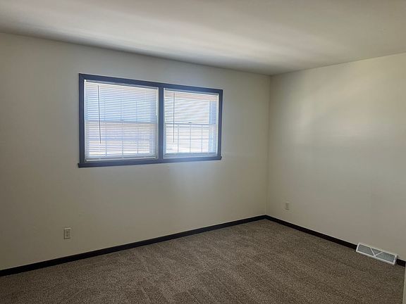 3rd image of 1410 E Stonehenge Dr